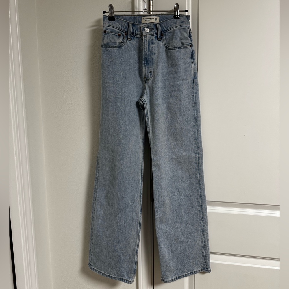 Abercrombie & Fitch 90s Relaxed High Rise Jean